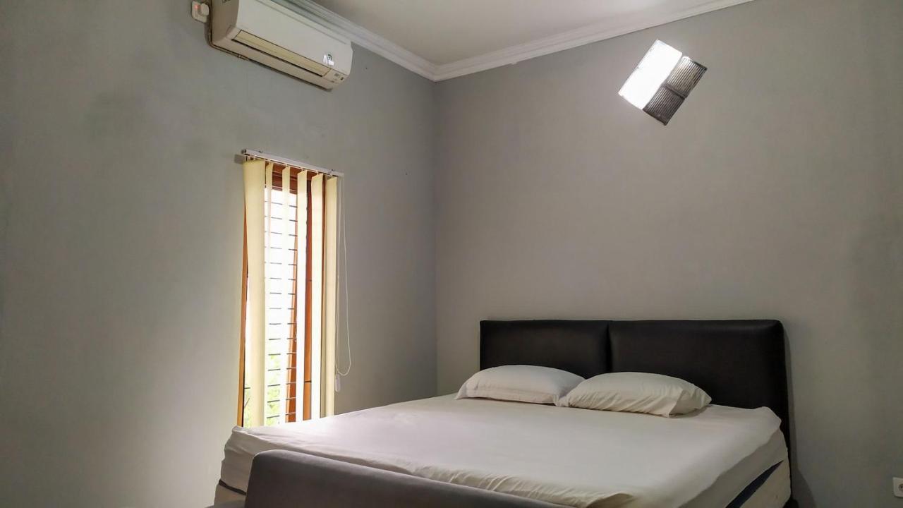 Omah Leren Mitra Reddoorz Near Gembiraloka Zoo Yogyakarta Hotel Exterior photo