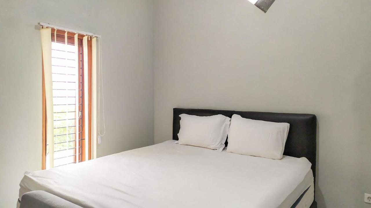 Omah Leren Mitra Reddoorz Near Gembiraloka Zoo Yogyakarta Hotel Exterior photo