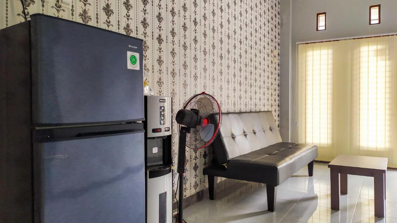 Omah Leren Mitra Reddoorz Near Gembiraloka Zoo Yogyakarta Hotel Exterior photo