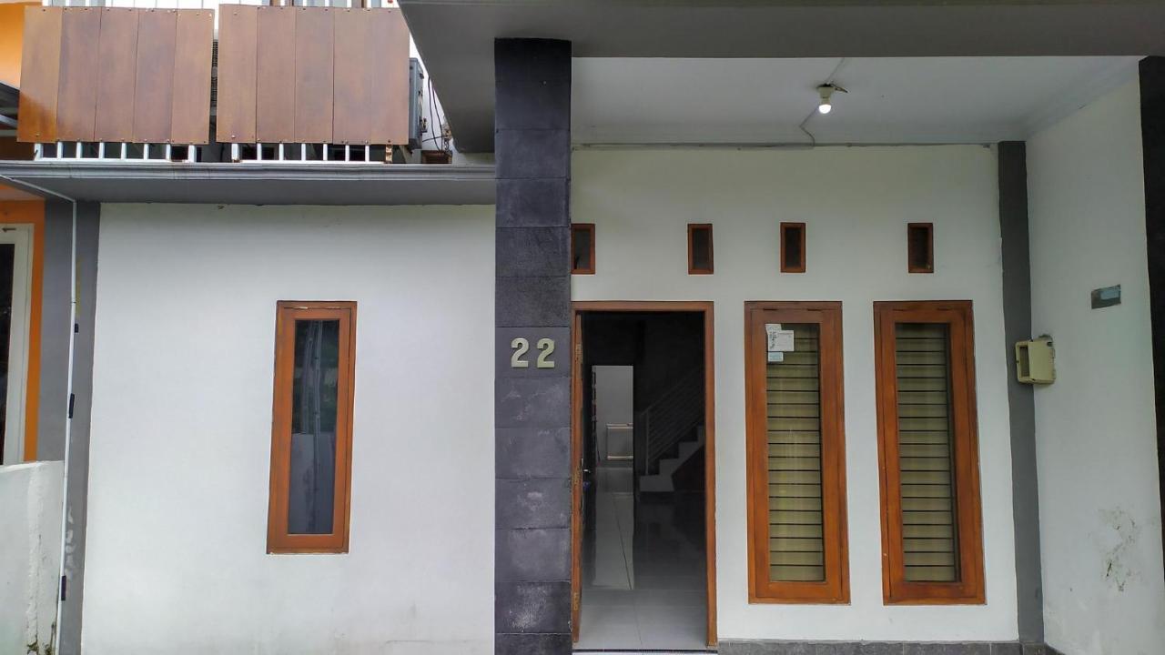 Omah Leren Mitra Reddoorz Near Gembiraloka Zoo Yogyakarta Hotel Exterior photo