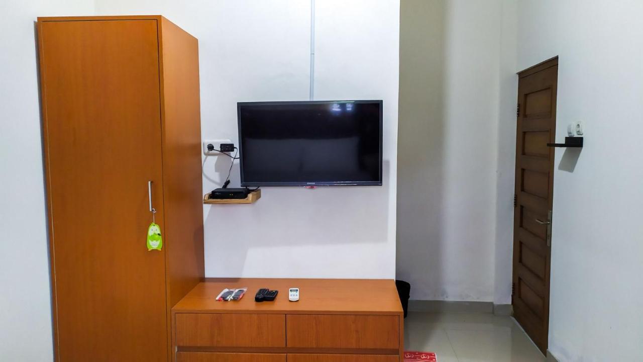 Omah Leren Mitra Reddoorz Near Gembiraloka Zoo Yogyakarta Hotel Exterior photo