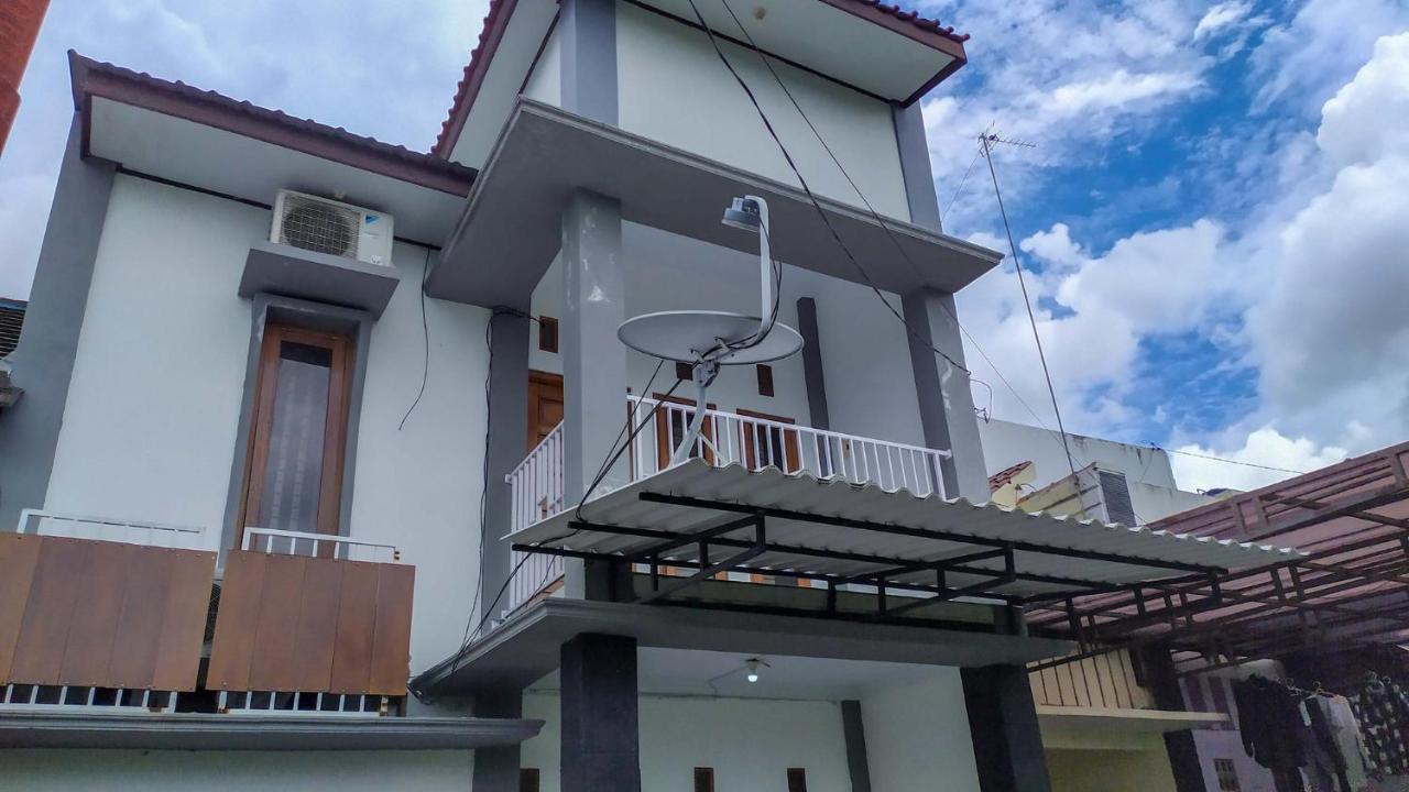 Omah Leren Mitra Reddoorz Near Gembiraloka Zoo Yogyakarta Hotel Exterior photo