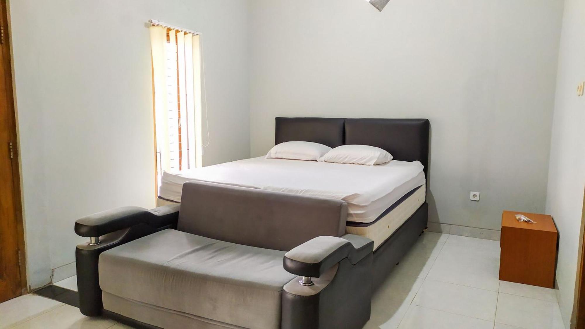Omah Leren Mitra Reddoorz Near Gembiraloka Zoo Yogyakarta Hotel Exterior photo